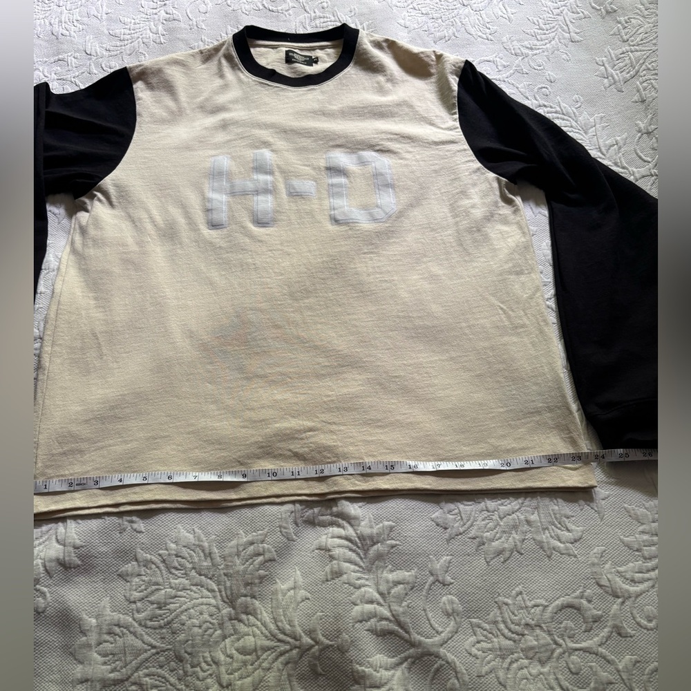 Harley-Davidson cream color body with black long sleeves. H-D lettering front. - Picture 5 of 8